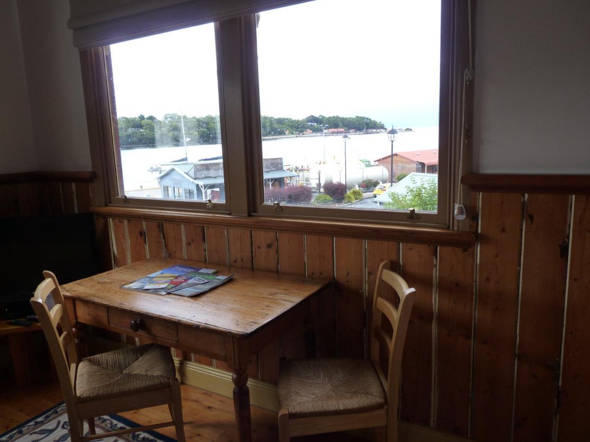 Bushman'S At Strahan Aparthotel Exterior photo